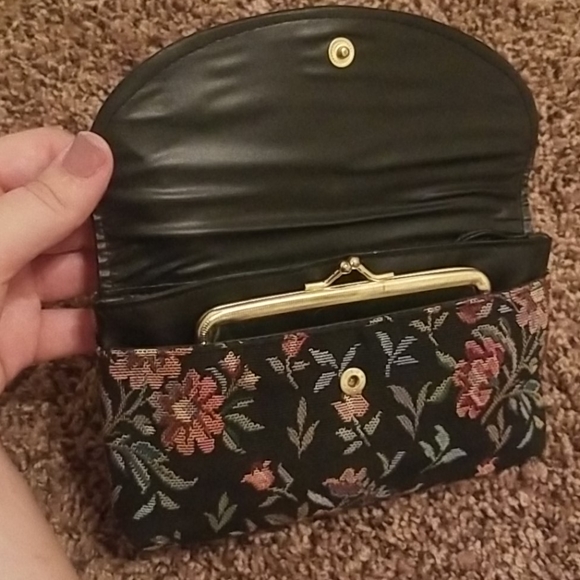 Unique Clutch - Picture 2 of 5